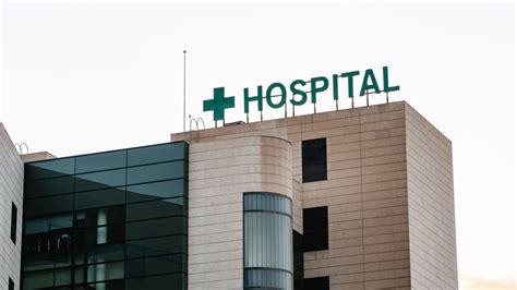 Up:व्यवस्थाएं तो छोड़िए...यहां डॉक्टर भी नहीं मिले, मरीजों की जान से ...