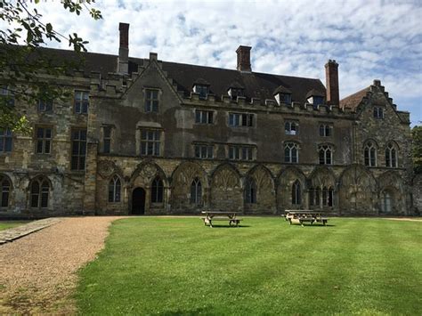 BROADHEMBURY CARAVAN AND CAMPING PARK (Kingsnorth) - Campground Reviews ...