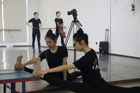 影视表演艺考的形式及内容 - 成都新亚艺考培训学校