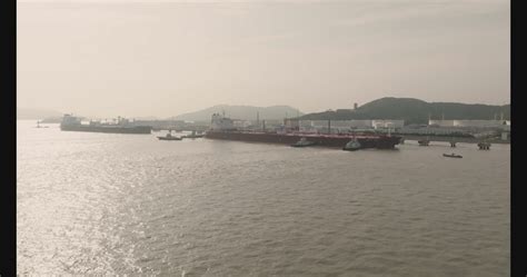 位于舟山海边的浙江海洋石油化工厂穿越机航拍mov格式视频下载_正版视频编号3620252-摄图网