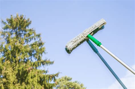 Cleaning Windows Outside 的图像结果