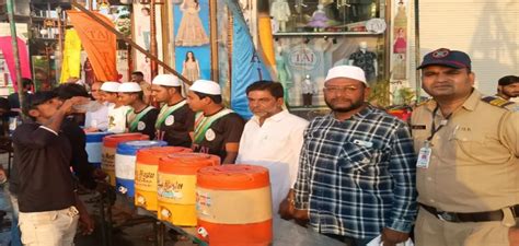 तेज़ धूप में इंसानियत की ठंडी छांव — मुस्लिम युवाओं की सेवा ने जीता दिल