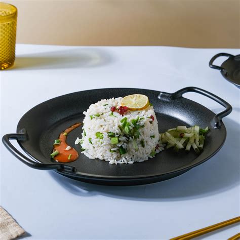 Large Round Baking Tray With Handle Online - Premium Baking Tray | Nestasia