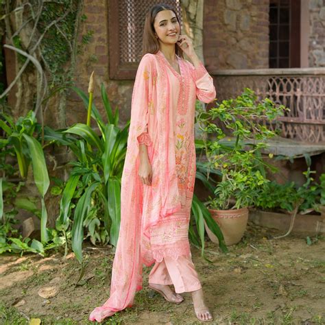 10 Best Indian Wear Brands Like Mulmul | LBB