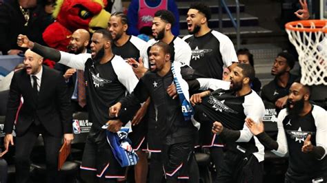 Antetokounmpo leads Bucks to comeback win against Hornets - ESPN