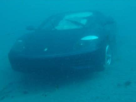 समुद्र में 30 फीट की गहराई में फरारी की सवारी, देखिए क्या हुआ - Florida ...