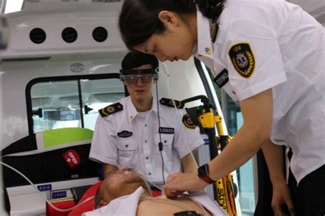 把急诊室“搬”上急救车 市一医院完成申城首辆5G救护车院前-院内急救模拟演练_健康_新民网