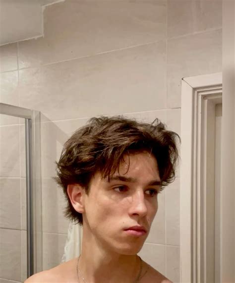 Best 13 13 Middle Part Hairstyles for Men That Are Totally Trendy – Artofit