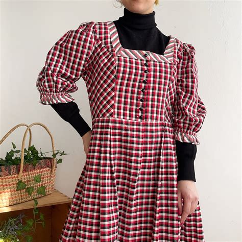 red×black plaid Tyrol dress | hummingvtg
