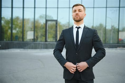 Handsome Businessman 的图像结果