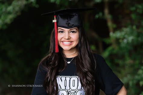 Graduation Portrait 的图像结果