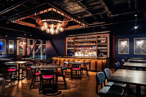 A Gigantic Tech-Infused Mini Golf Concept Bar Has Opened In Oakbrook Center