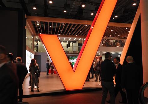 Verizon offers $10 Netflix, Max bundle to wireless customers