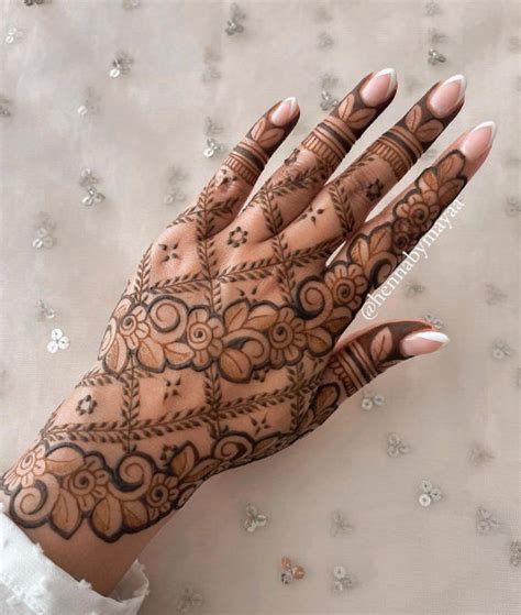 Trendsetting mehndi designs for the wedding season