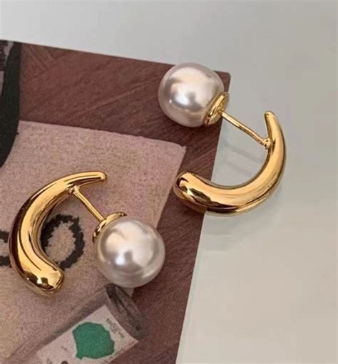 SIMPLE SMALL WHITE PEARLS KOREAN STUDS EARRINGS