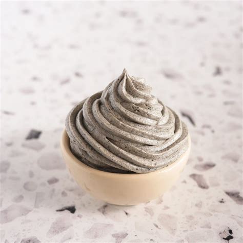 Black Sesame Frosting (fluffy and less sweet) - Sweeten My Life ...
