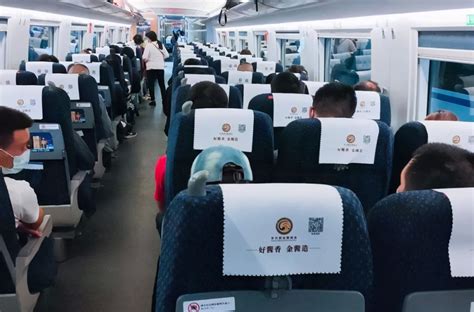 外国人评价中国高铁，表示比日本高铁舒服，但有两个地方可以改进