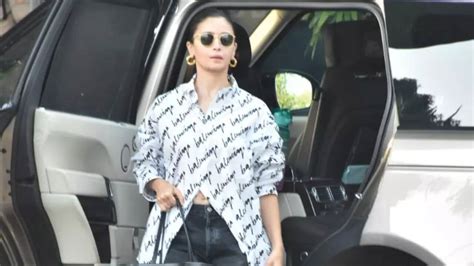 Newlywed Alia Bhatt gets snapped in a black and white attire, her tote ...