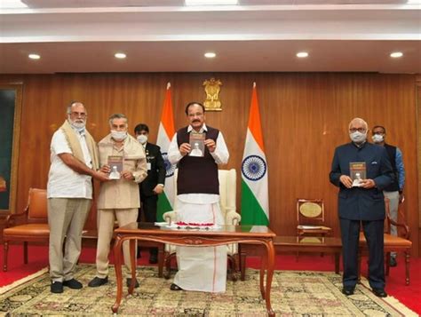 Venkaiah Naidu released Telugu book titled 'Gandhi Topi Governor'