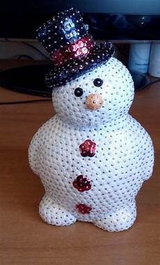 come fare un pupazzo di neve con bicchieri di plastica pupazzo di neve con bottoni e cappello per la casa e per come fare un pupazzo di neve con bicchieri di plastica pupazzo di neve con bottoni e cappello per la casa e per