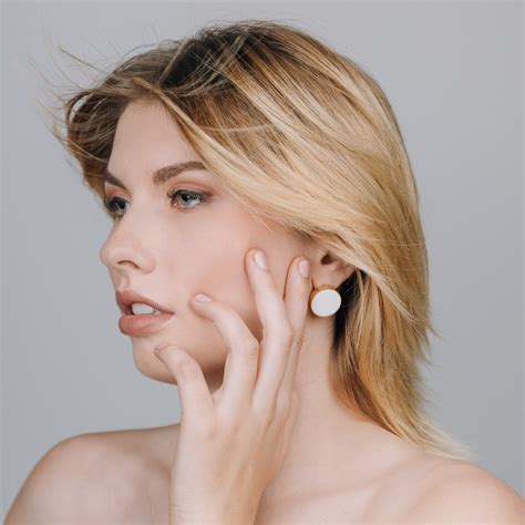 Le DONNE Fragrance White Eclipse Earrings - MASQUE Artistic Fragrances