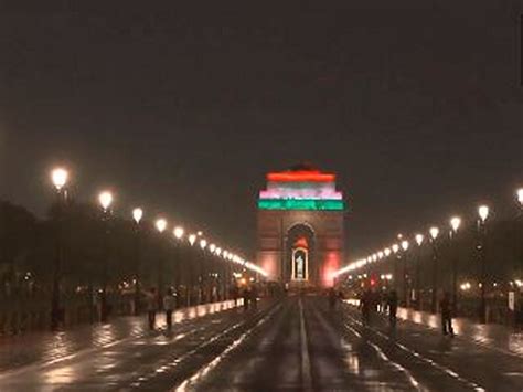 Rain lashes Delhi; IMD issues yellow alert
