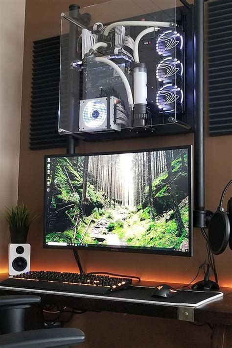 Computer Inside Wall 的图像结果