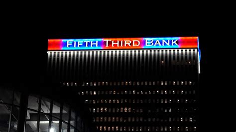 Lawsuit against Fifth Third accuses bank of improper overdraft fees