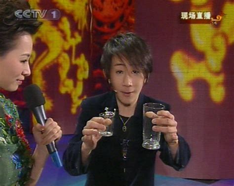 图文：09年央视春节晚会--董卿与刘谦变魔术_影音娱乐_新浪网