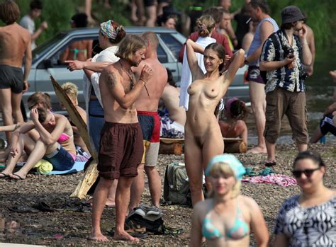 Nude Woodstock Girls
