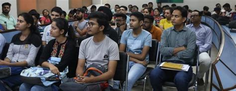 Expert Talk on “The Role of Satellite Networks in the emerging 5G/IoT ...