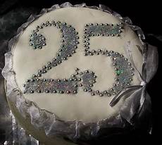 Silver Wedding Anniversary Ideas by How To Decorate For A 25th Anniversary Ehow Silver Wedding Anniversary Ideas
