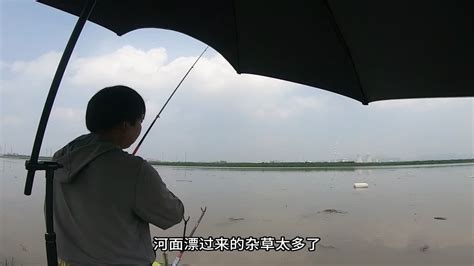 河水暴涨无法用手杆了，试试矶竿无漂钓法 - YouTube