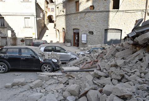 Photos of Italian Towns Before and After Deadly Earthquake - ABC News