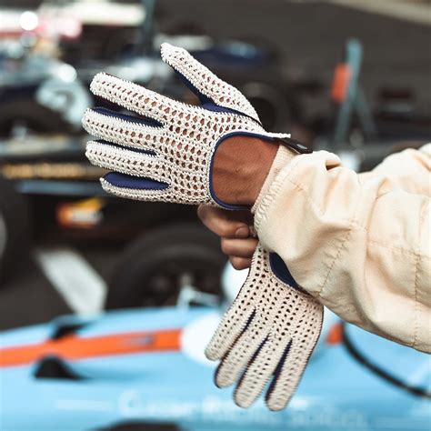 How Should Driving Gloves Fit? - Café Leather