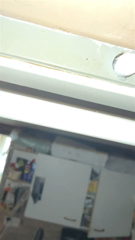 Fluorescent tube flickering : r/DIYUK