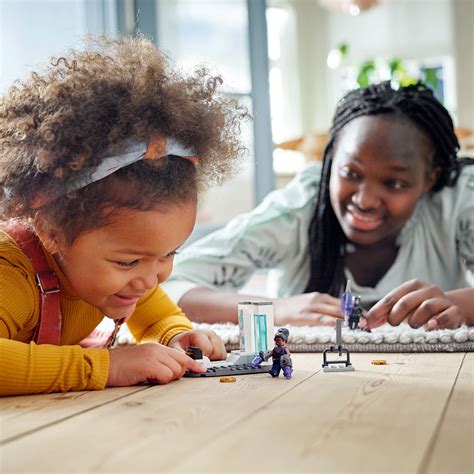 Buy LEGO Marvel Black Panther: Wakanda Forever Shuri's Lab 76212 ...