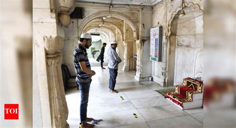 Bhopal: Places of worship bar entry of more than 5 people at a time ...