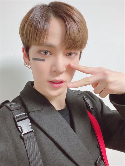 ATEEZ(에이티즈) on Twitter | Jeong yun-ho, Woo young, Choi jong-ho