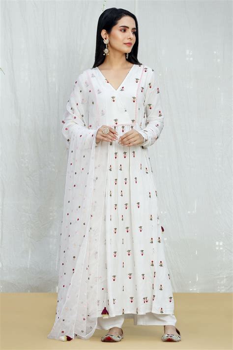 Ivory Floral Embroidered Kurta Set – Sewandyou