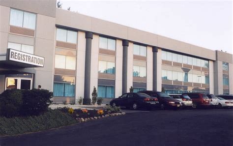 RODEWAY INN FALLSVIEW (Niagara Falls) - Hotel Reviews, Photos, Rate ...