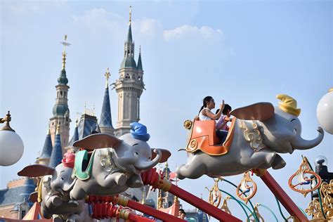 迪士尼有意在中国再建设一座乐园，哪个城市有希望落户呢？ - 哔哩哔哩