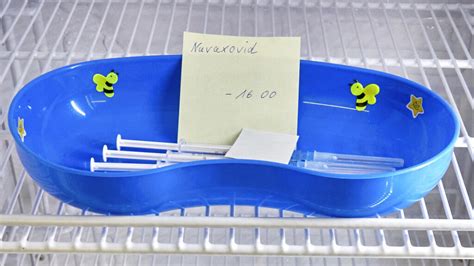 Novavax non-mRNA COVID vaccine gets CDC approval : NPR