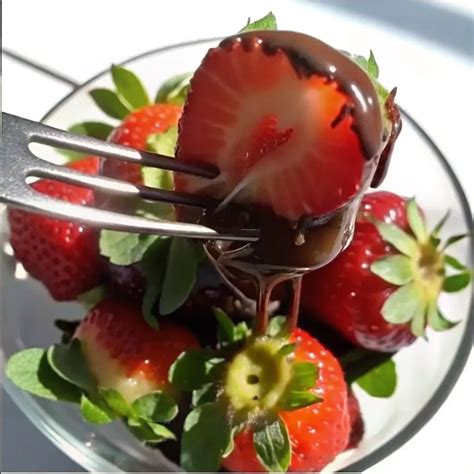 Dubai Chocolate Covered Strawberries 2025 Irresistible Treat