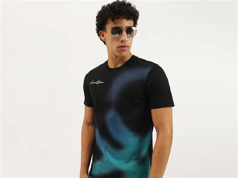 Relaxed Fit Round Neck Abstract T-shirt – United Colors of Benetton Store