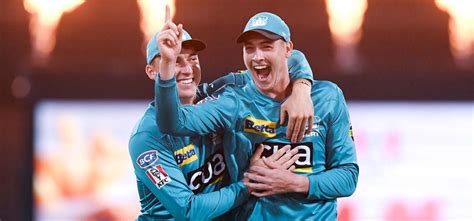 Matt Renshaw's Unique Relay Catch In Big Bash League Raises Questions ...