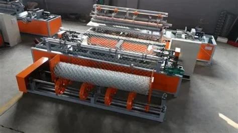 Automatic Chain Link Fencing Machine - Fully Auto Chain Link Machine ...