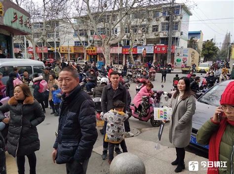 镇江一分钟公益志愿者在上海助意外走失小孩找到家人_今日镇江