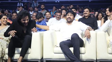 Hanuman : 'హనుమాన్' మూవీ ప్రీ రిలీజ్ ఈవెంట్‌ ఫోటోలు..