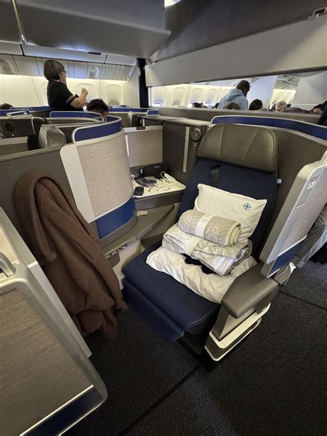 United Airlines Business Class 的图像结果